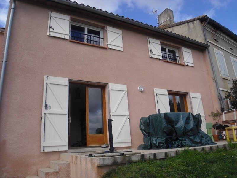 Maison 4 Sud de Toulouse, secteur de Carbonne 31390, à Peyssies, maison de village avec jardin et garage.