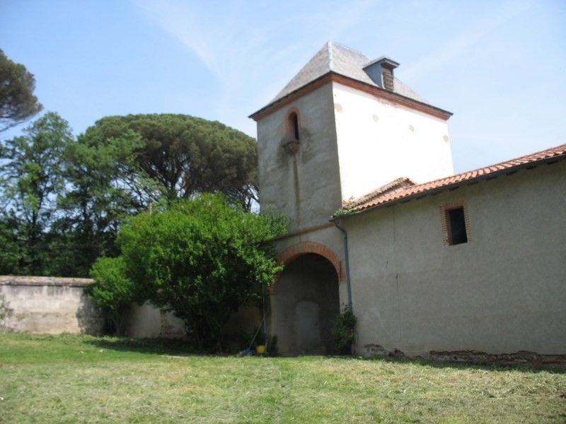 Maison Gratens ( 31430 ), sud de Toulouse, maison de maître à rénover avec dépendance.