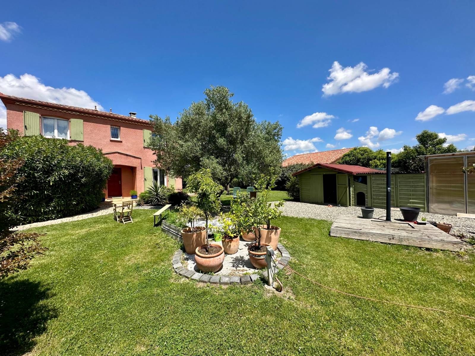 Maison familiale de type 6 avec double garage et jardin clos de 2204 m² - Toulouse Sud