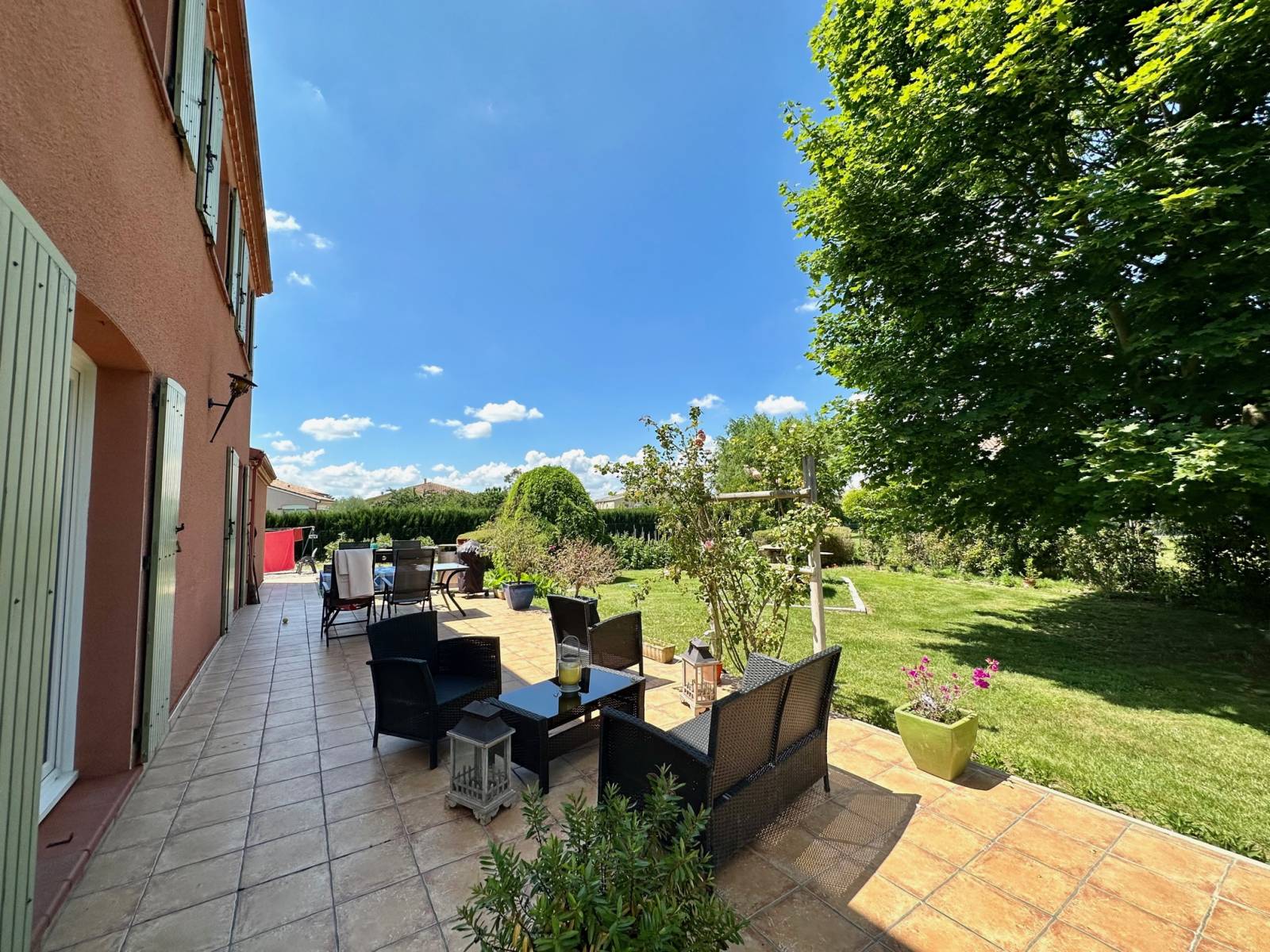 Maison familiale de type 6 avec double garage et jardin clos de 2204 m² - Toulouse Sud