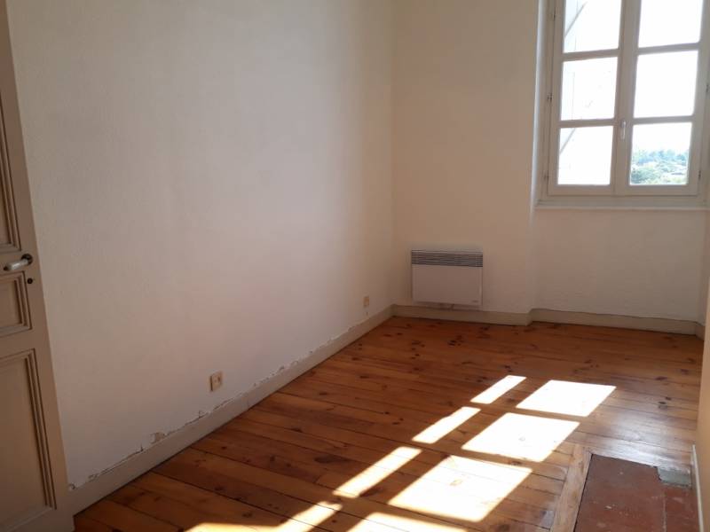 Appartement type 4 Carbonne - Haute Garonne - 31390 Centre ville Duplex avec terrasse Carbonne (31390), sud Toulouse centre ville Duplex avec terrasse