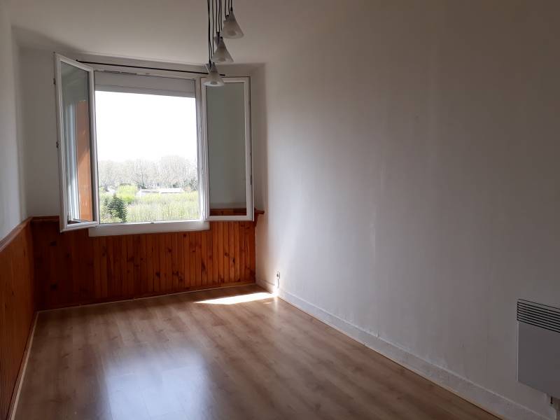 Appartement Carbonne (31390), Sud Toulouse centre ville, proche commerces Appartement type 2 rez-de-chaussez
