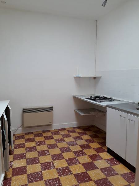 Appartement Carbonne (31390), Sud Toulouse centre ville, proche commerces Appartement type 2 rez-de-chaussez