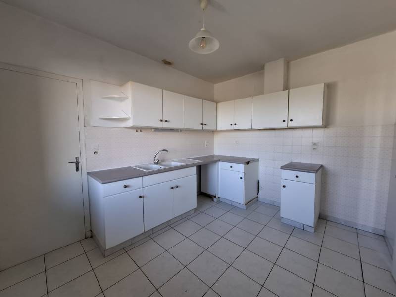 Maison plain-pied de type 4 , garage et terrain clos de 654 m² - Carbonne (31390) - Sud Toulouse