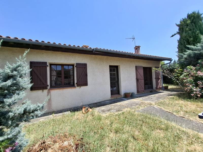 Maison plain-pied de type 4 avec garage attenant et terrain clos de 602 m² - Roques sur Garonne (31120) - Toulouse Sud