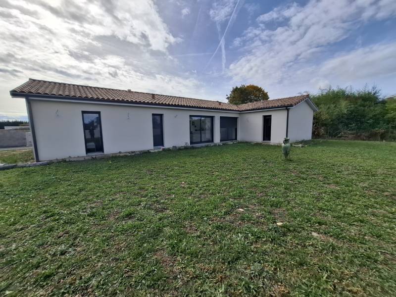 Maison récente plain-pied de type 5 avec jardin clos - Carbonne (31390) - Toulouse Sud