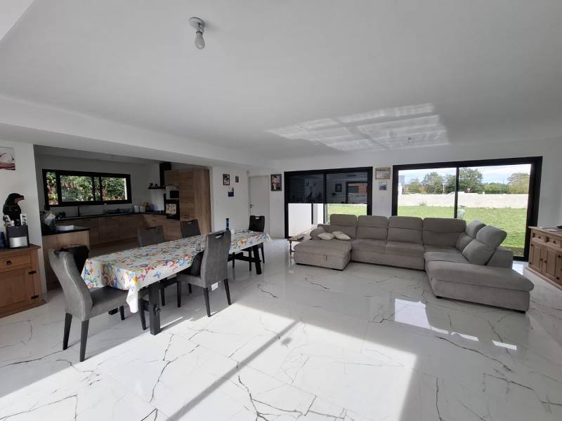 Maison récente plain-pied de type 5 avec jardin clos - Carbonne (31390) - Toulouse Sud