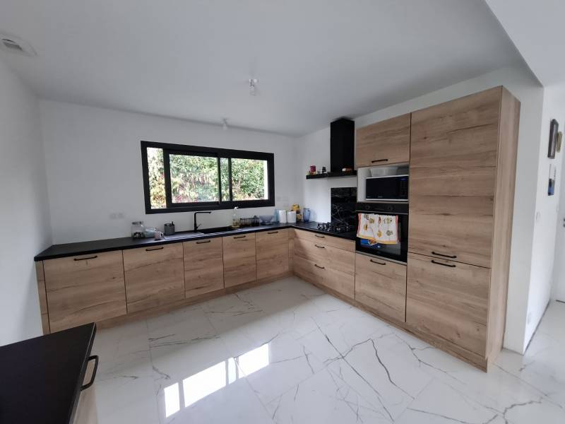 Maison récente plain-pied de type 5 avec jardin clos - Carbonne (31390) - Toulouse Sud