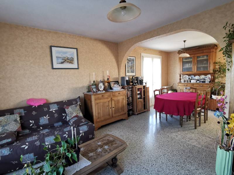 Maison de type 6 avec jardin clos 1487 m² et piscine