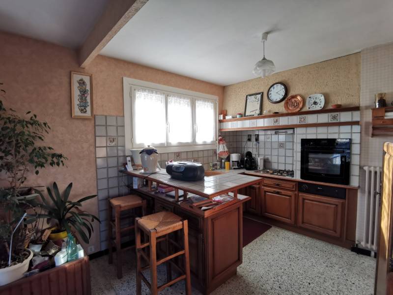 Maison de type 6 avec jardin clos 1487 m² et piscine