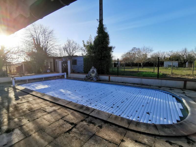Maison de type 6 avec jardin clos 1487 m² et piscine