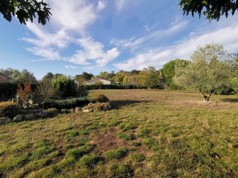 Maison familiale de type 6 avec grand garage et terrain de 3200 m²