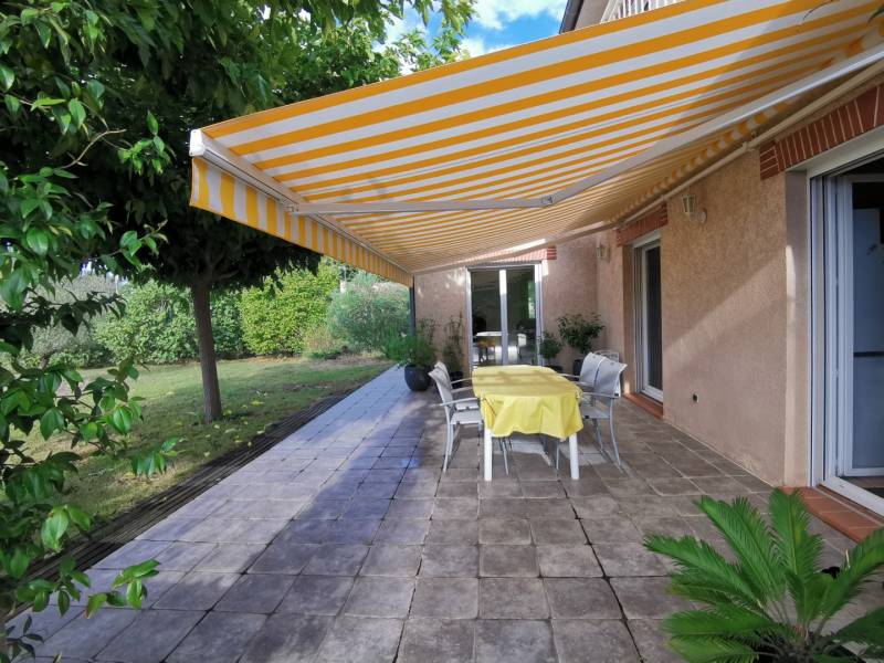 Maison familiale de type 6 avec grand garage et terrain de 3200 m²