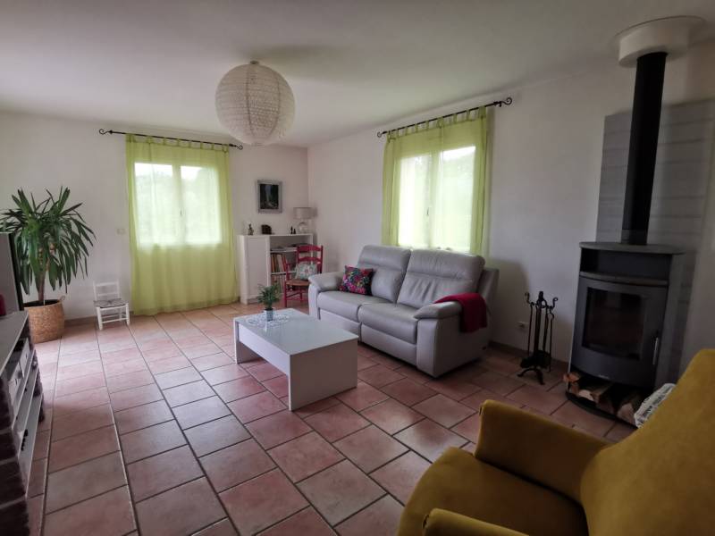 Maison familiale de type 6 avec grand garage et terrain de 3200 m²