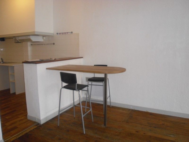 Appartement 3 Carbonne 31390, sud de Toulouse, centre-ville avec parking, proche commerces et services
