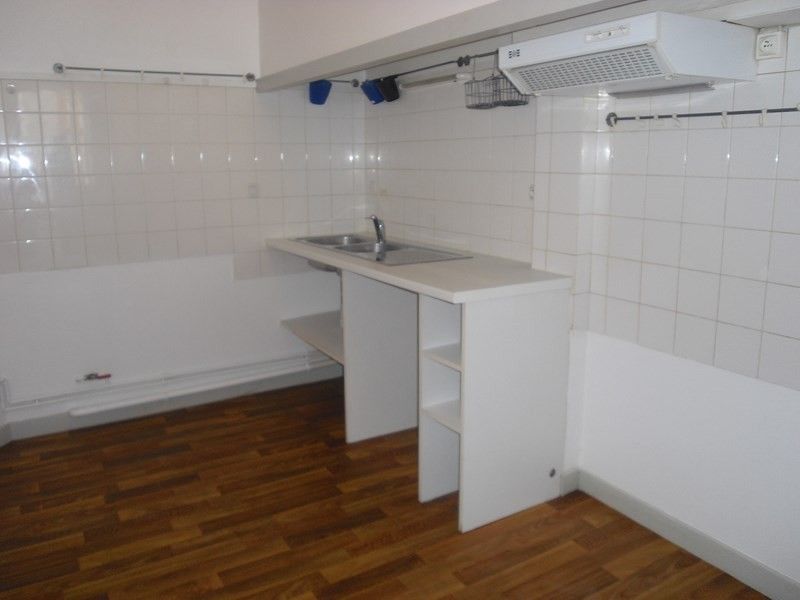 Appartement 3 Carbonne 31390, sud de Toulouse, centre-ville avec parking, proche commerces et services