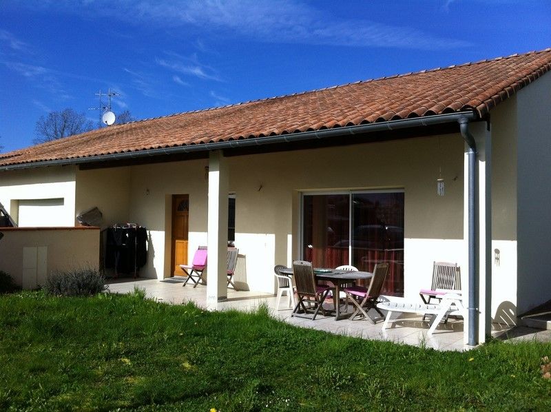 Villa 4/5 sud de Toulouse, Carbonne, centre, villa récente avec garage et jardin.