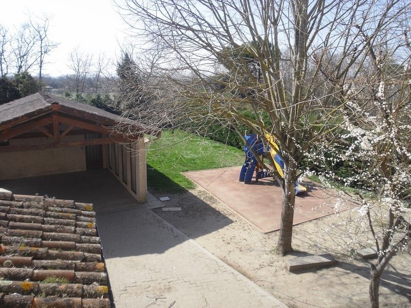 Maison à Carbonne 31390, au sud de Toulouse, proche du centre avec dépendance et jardin. Carbonne  